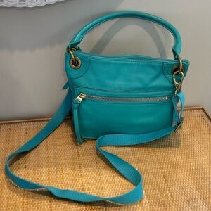 Fossil crossbody purse / bag in a gorgeous teal!! In great condition!!